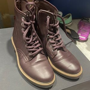 Maroon zip up fashion boots, like new, size 6.5M